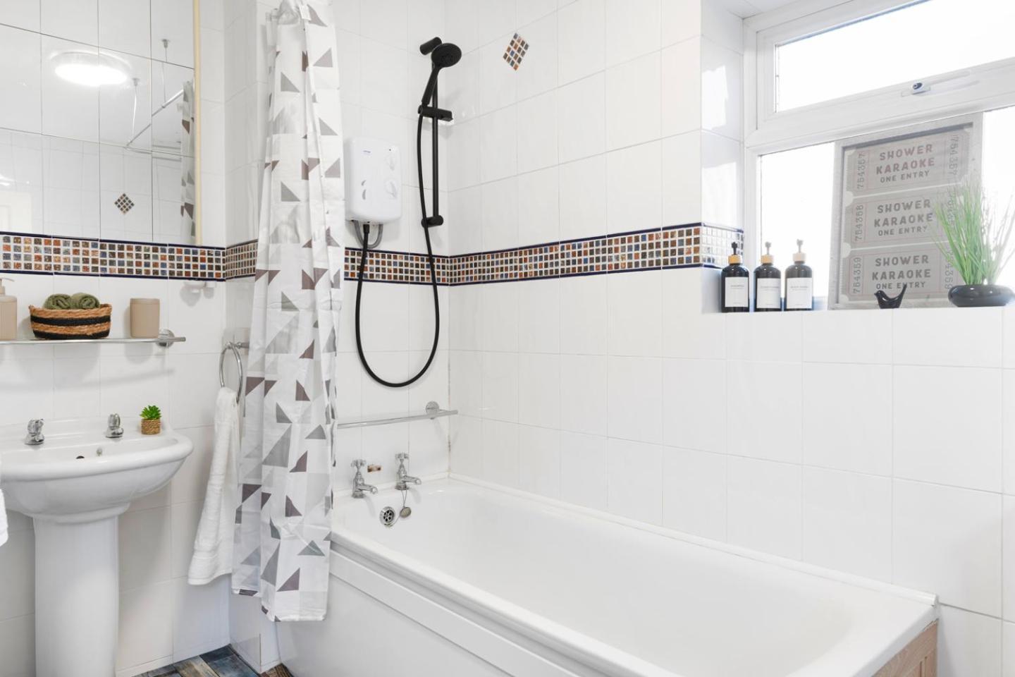 3 Bedroom House - Well Presented - Spacious - Flexible Check In - Free Parking Nottingham Eksteriør bilde
